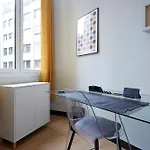 22dia1087- New 2br Flat In The Center!
