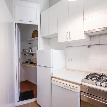 22dia1087- New 2br Flat In The Center! דירה *