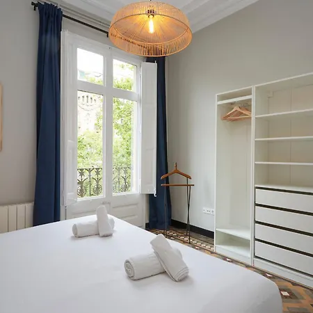 22dia1087- New 2br Flat In The Center! *