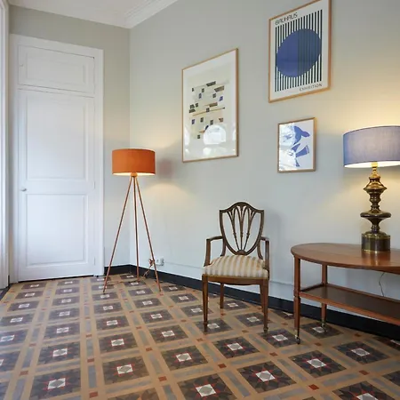 22dia1087- New 2br Flat In The Center!